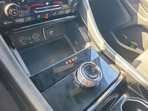 Used 2023 Jeep Grand Cherokee L Laredo image 34