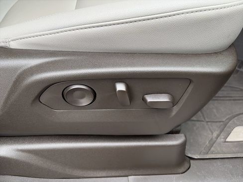 Used 2024 Chevrolet Tahoe Z71 w/ Luxury Package AWD/4WD image 39