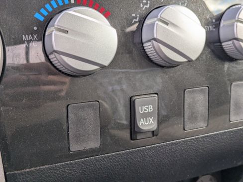 Used 2012 Toyota Tundra 4x4 Double Cab image 30