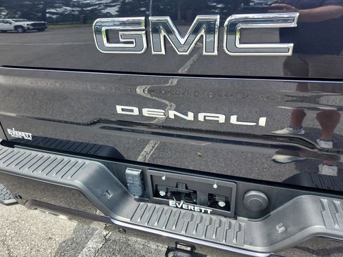 Used 2023 GMC Sierra 1500 Denali Ultimate AWD/4WD image 4