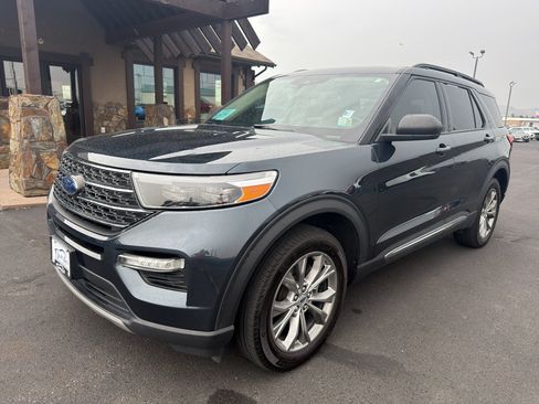 Used 2022 Ford Explorer XLT w/ Equipment Group 202A AWD/4WD image 2