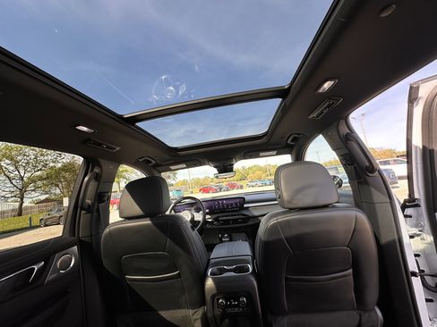 Certified 2025 Buick Enclave Avenir w/ Super Cruise Package image 51