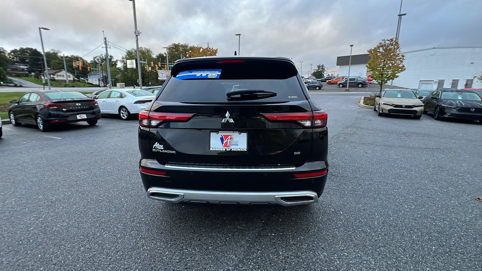 Used 2024 Mitsubishi Outlander SE AWD/4WD image 5