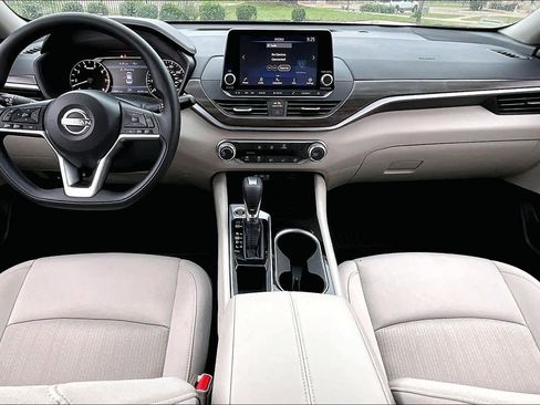 Used 2023 Nissan Altima 2.5 SV FWD image 16