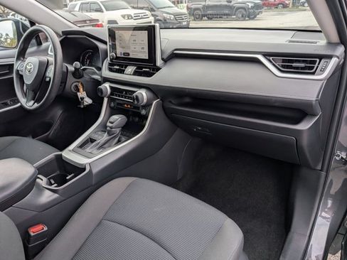 Certified 2025 Toyota RAV4 LE FWD image 21