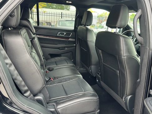 Used 2018 Ford Explorer Platinum AWD/4WD image 15