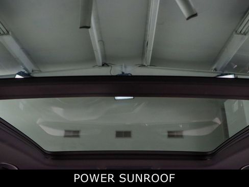 Used 2022 Volkswagen Tiguan SEL R-Line image 22