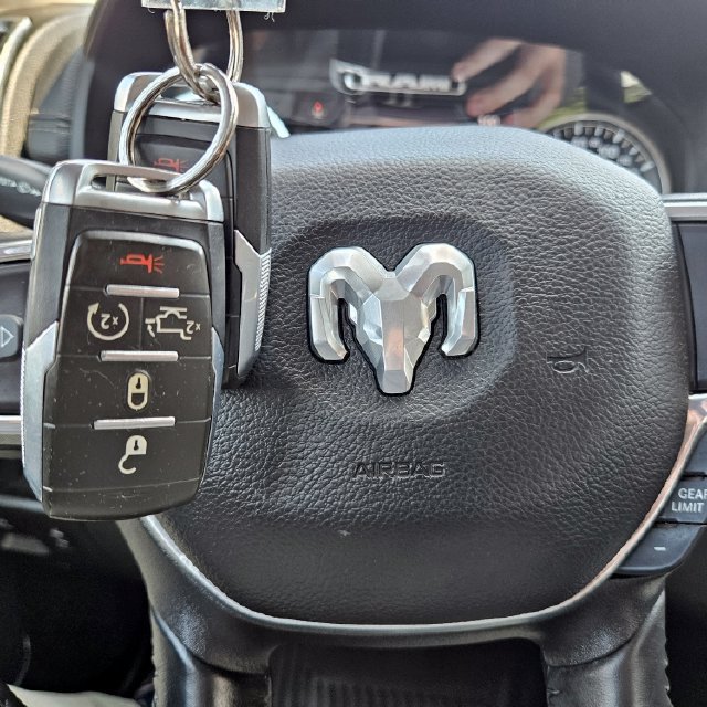 Used 2022 RAM 1500 Laramie AWD/4WD image 39