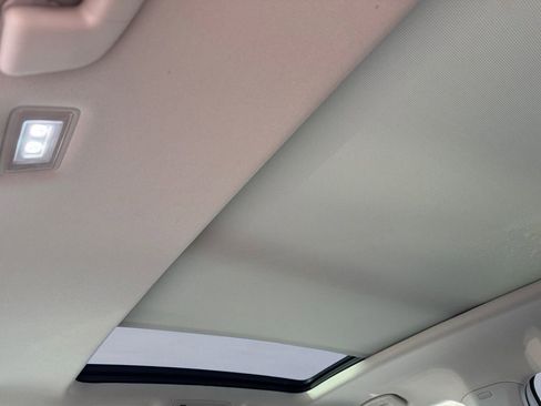 Used 2024 Volkswagen Atlas Peak Edition SE image 18