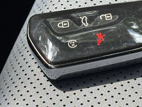 Used 2026 Volkswagen Tiguan SE FWD image 25