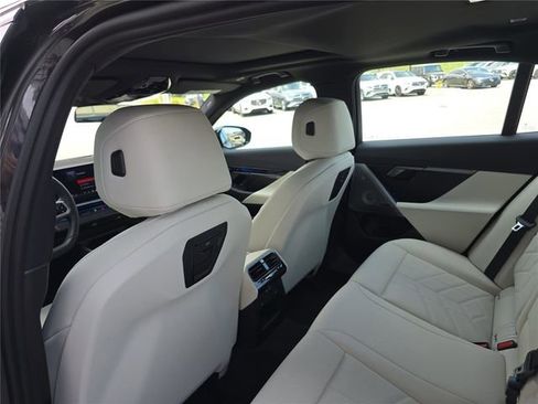 Used 2025 BMW i5 M60 w/ Premium Package AWD/4WD image 18