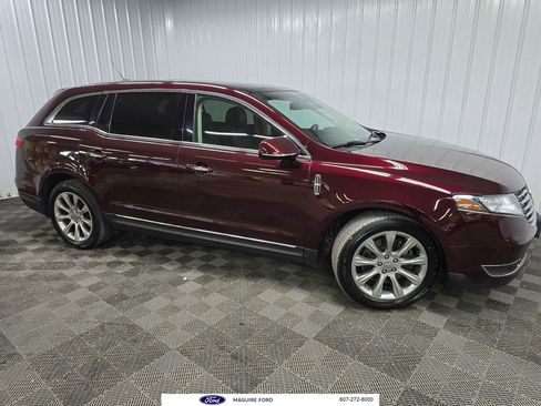Used 2017 Lincoln MKT AWD image 1