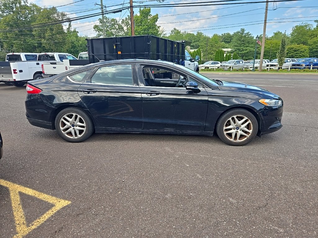 Used 2016 Ford Fusion SE w/ SE Cold Weather Package FWD image 8