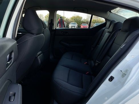 Used 2025 Nissan Altima 2.5 SV image 12