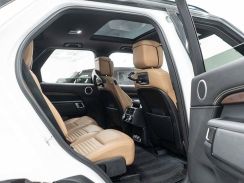 Used 2024 Land Rover Discovery Dynamic SE image 13