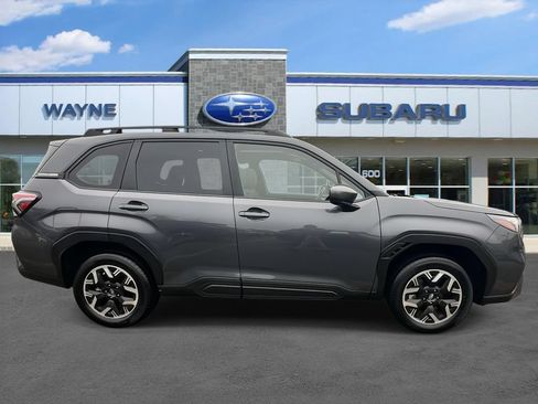 Used 2025 Subaru Forester Premium AWD/4WD image 5
