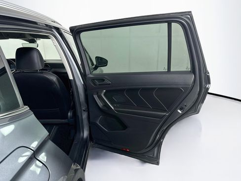 Used 2022 Volkswagen Tiguan SE FWD image 29