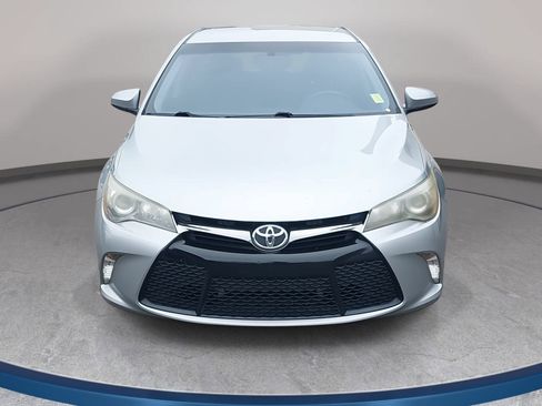 Used 2015 Toyota Camry SE FWD image 2