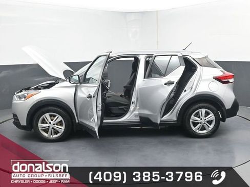 Used 2020 Nissan Kicks S image 22
