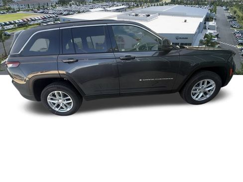 Certified 2025 Jeep Grand Cherokee Laredo X image 4