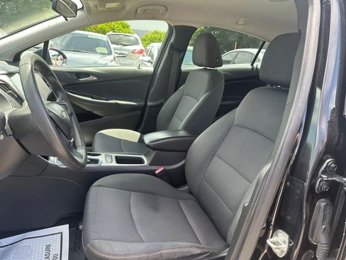 Used 2018 Chevrolet Cruze LS FWD image 10
