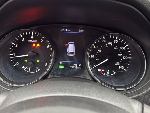 Used 2019 Nissan Rogue SL w/ Premium Package image 12