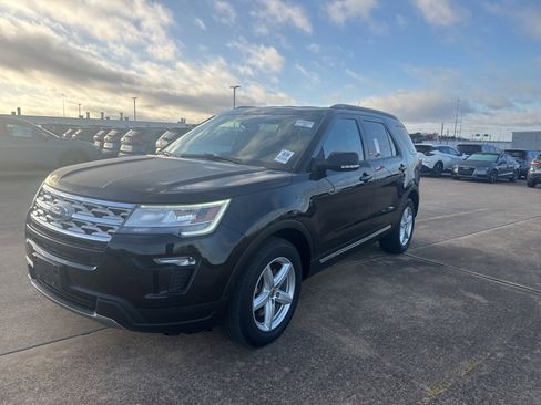 Used 2019 Ford Explorer XLT w/ Equipment Group 201A image 3