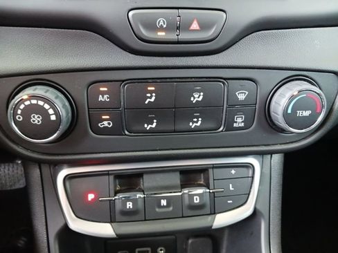 Used 2024 GMC Terrain SLE AWD/4WD image 22