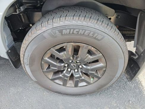 Used 2026 Nissan Frontier SV w/ Tow Package RWD image 7