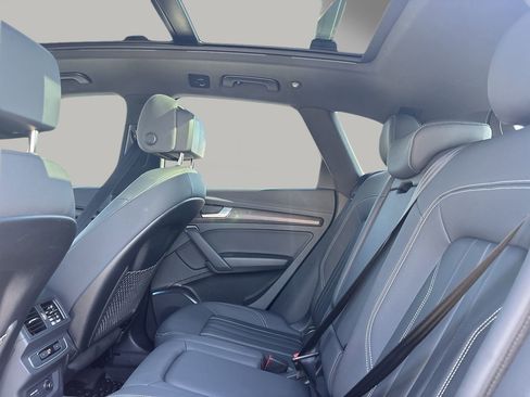 Used 2022 Audi Q5 2.0T Premium w/ Convenience Package image 11