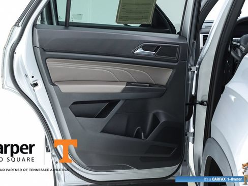 Used 2022 Volkswagen Atlas Cross Sport SE w/ Panoramic Sunroof Package FWD image 17