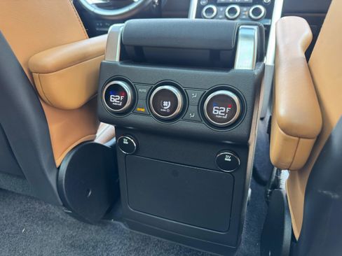 Used 2017 Land Rover Discovery HSE image 23