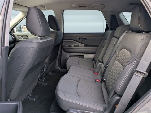 Used 2025 Nissan Pathfinder SV image 15