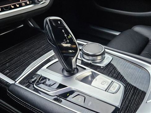 Used 2021 BMW 740i w/ M Sport Package image 12