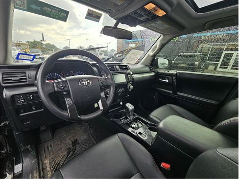 Used 2019 Toyota 4Runner TRD Off-Road Premium AWD/4WD image 2
