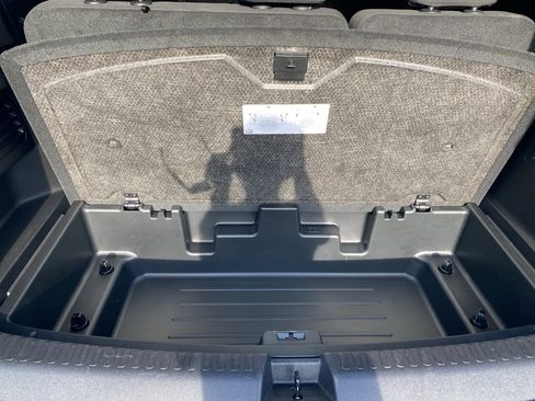 Used 2025 Chevrolet Traverse LT image 16