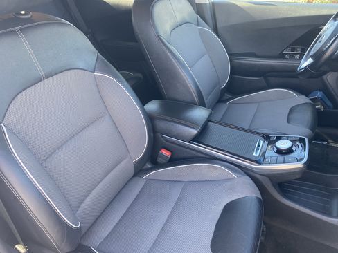 Used 2020 Kia Niro EX image 10