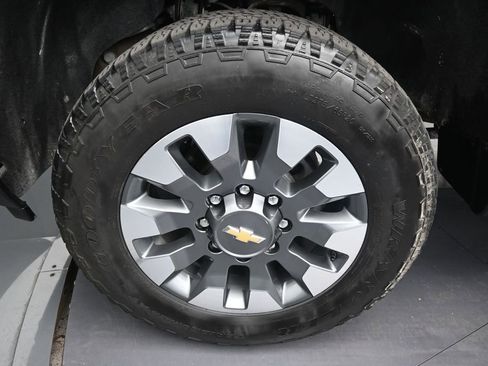 Used 2025 Chevrolet Silverado 2500 Custom w/ Custom Value Package AWD/4WD image 9