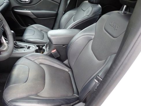 Certified 2022 Jeep Cherokee Latitude Lux w/ Sun & Sound Group image 16