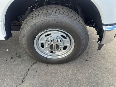 New 2026 Ford F250 XL w/ XL Chrome Package image 5