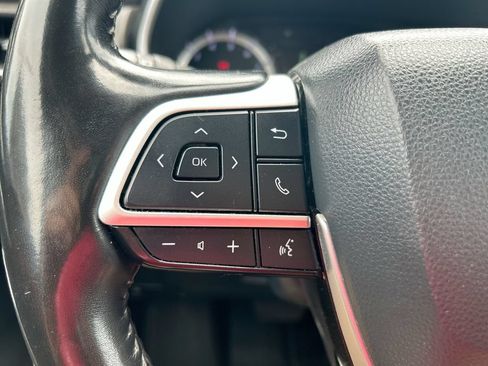 Used 2022 Toyota Highlander Limited FWD image 17