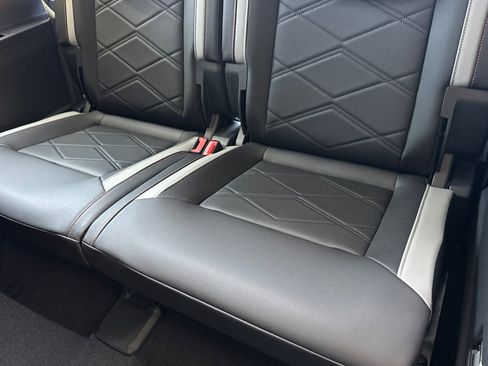 New 2025 Volkswagen Atlas Peak Edition SE AWD/4WD image 15