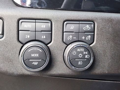 Used 2022 Chevrolet Silverado 1500 LTZ image 12