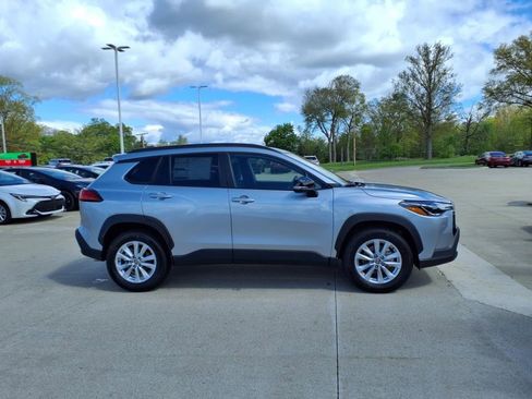 New 2025 Toyota Corolla Cross LE image 2