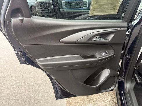 Used 2021 Chevrolet TrailBlazer LT w/ Sun and Liftgate Package image 11