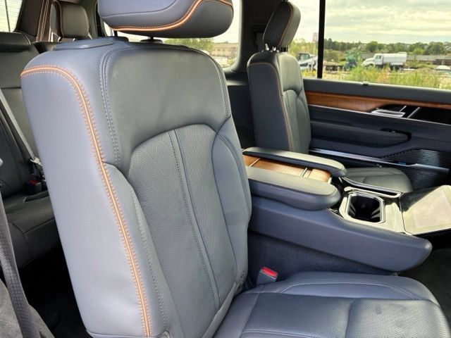 Certified 2022 Jeep Grand Wagoneer Series II AWD/4WD image 23