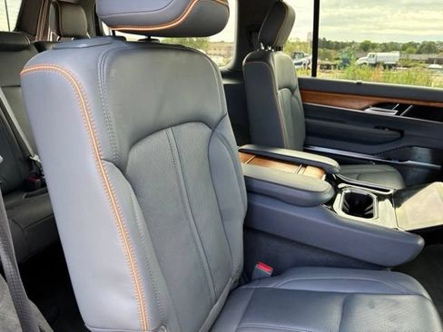 Certified 2022 Jeep Grand Wagoneer Series II AWD/4WD image 23