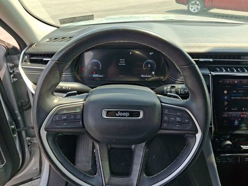 Used 2022 Jeep Grand Cherokee Limited AWD/4WD image 19