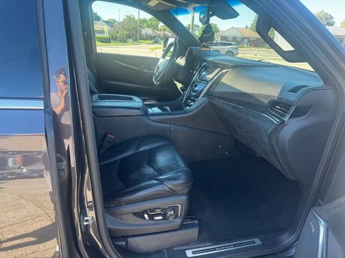 Used 2016 Cadillac Escalade ESV Platinum AWD/4WD image 14