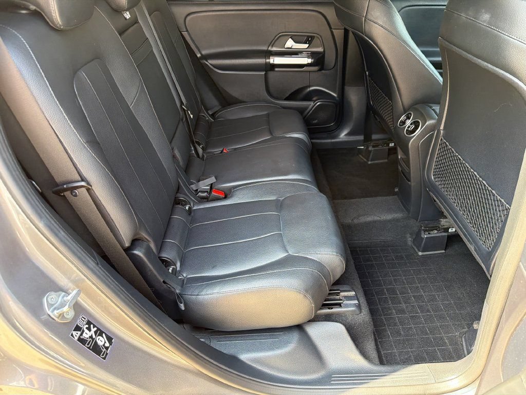 Used 2021 Mercedes-Benz GLB 250 4MATIC image 18